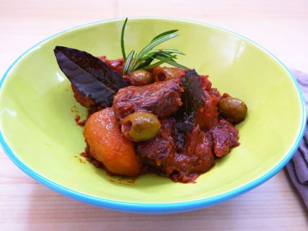 veau-corse-olives-table-relais-guinguette-tinténiac
