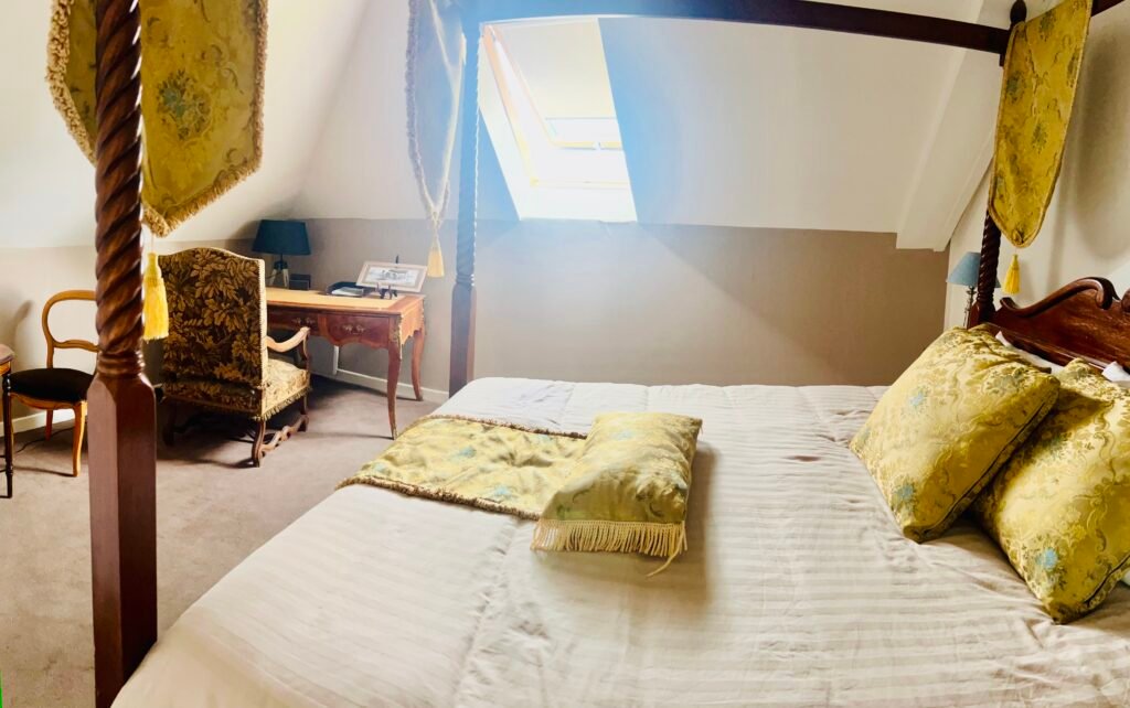 chambre-familiale-relais-guinguette-tinteniac-ancien-hôtel-le-saint-georges