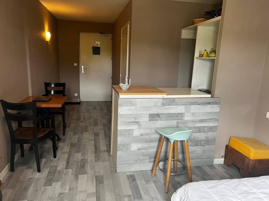 hébergement-à-tinténiac-studio-dès-1-nuit-relais-guinguette