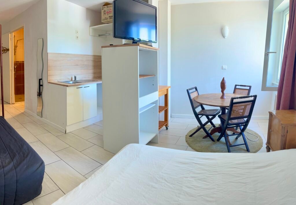 chambre-3-personnes-hotel-relais-guinguette-tinténiac